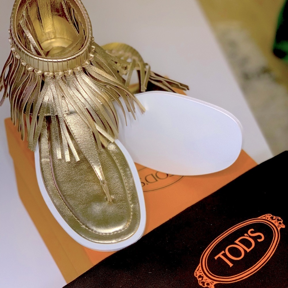 Tod’s Nubuck Gold Fringe Sandals size 35.5 “Rare!” - Picture 2 of 9